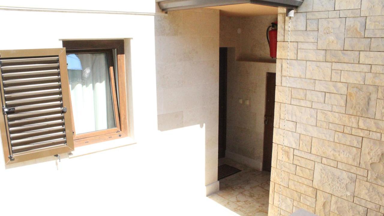 Apartman 100M2, Full Opremljen, Privatni Parking. Pula Dış mekan fotoğraf