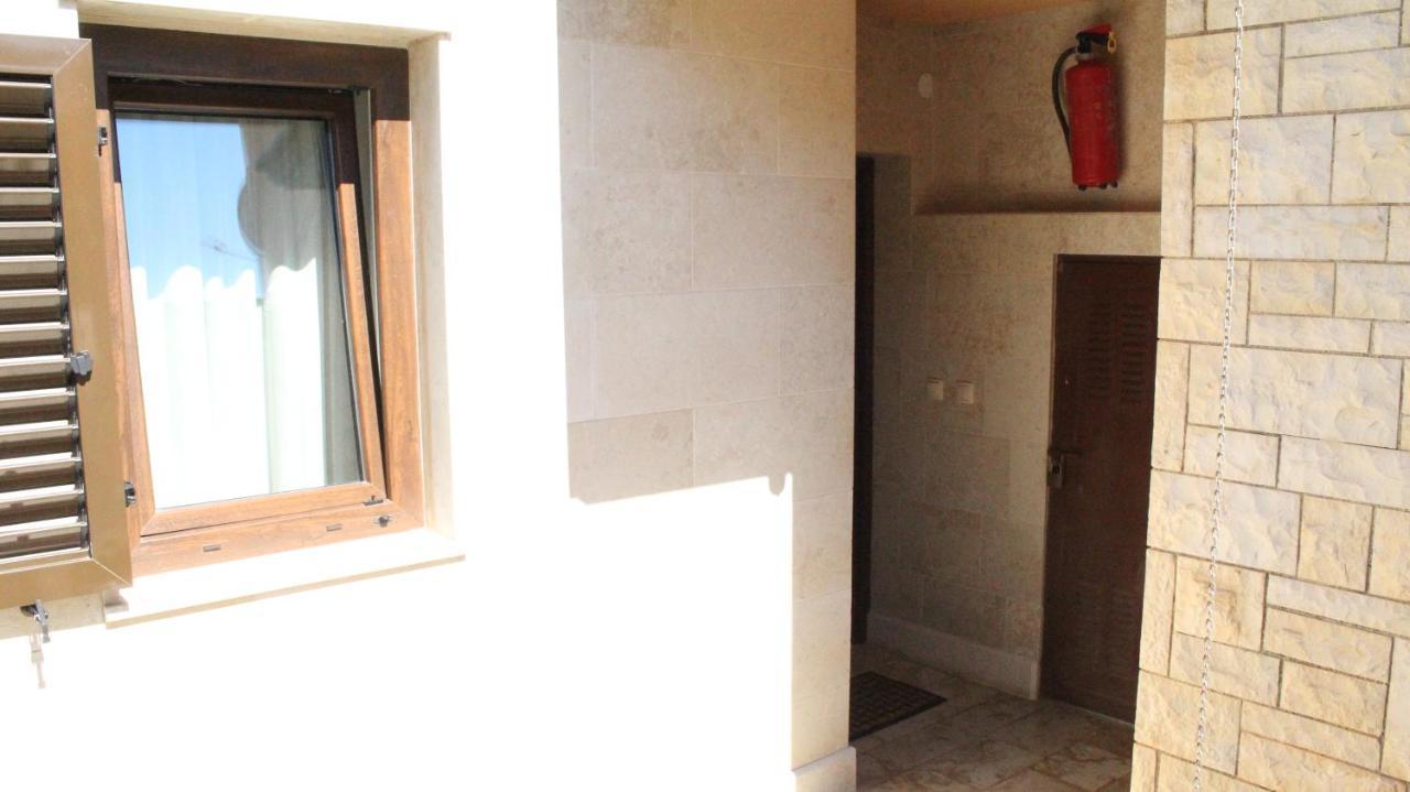 Apartman 100M2, Full Opremljen, Privatni Parking. Pula Dış mekan fotoğraf