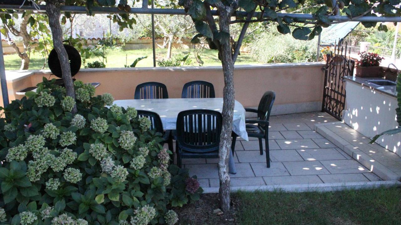 Apartman 100M2, Full Opremljen, Privatni Parking. Pula Dış mekan fotoğraf