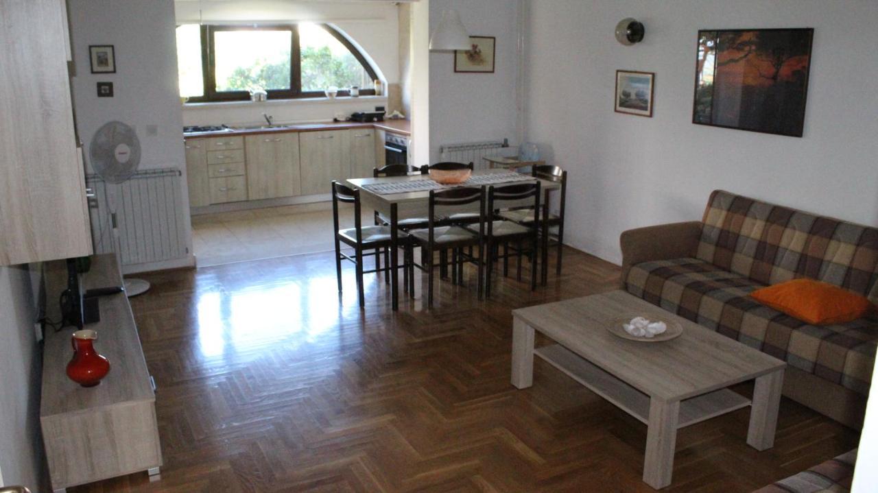 Apartman 100M2, Full Opremljen, Privatni Parking. Pula Dış mekan fotoğraf